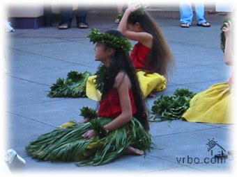 Puako, Hawaiian dancing